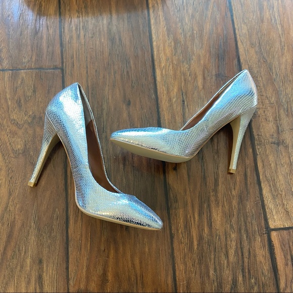 New Colin Stuart (from VS) Silver Almond Toe Pointed Heels Pumps 9 - Picture 4 of 5